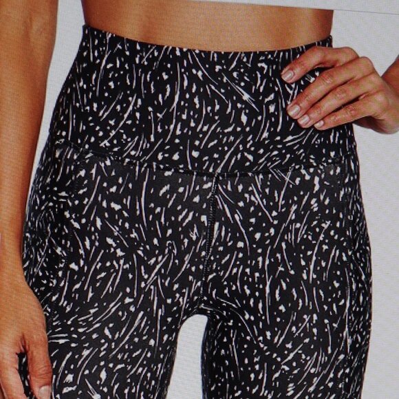 Marika Black Wispy Spray 9" Pocket Bermuda Shorts - Picture 2 of 4